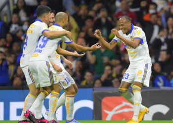 Tigres venció a un Cruz Azul que se ahoga en una severa crisis