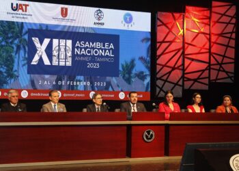 Inaugura rector de la UAT asamblea nacional de médicos en formación
