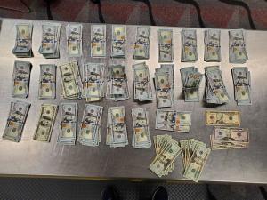 Iba para Vietnam con contrabando de dinero