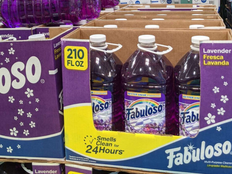 Millones de botellas de Fabuloso son retiradas por riesgo de contaminación con bacterias