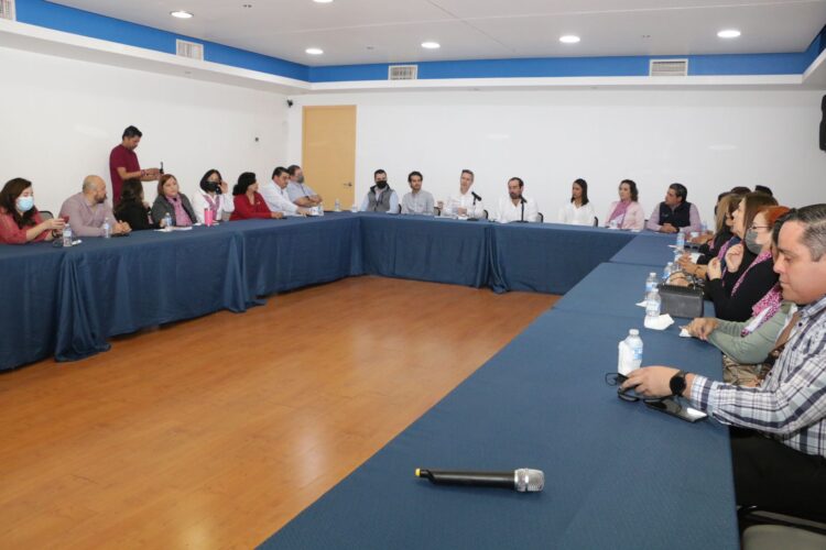 Comerciantes de Victoria, escuchan propuestas de candidato a senador