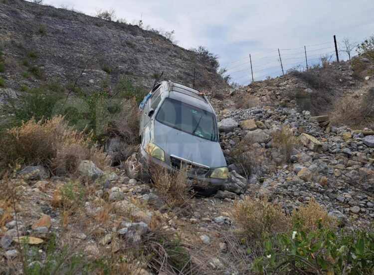 Profesor de educación física vuelca camioneta en ruta Victoria-Tula