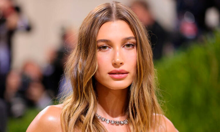 Pasea Hailey Bieber en Cabo San Lucas