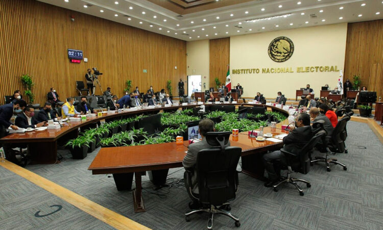 INE multa a partidos por 2.1 millones de pesos
