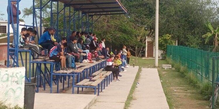 Contundente inicio de Leones Negros en Futbol Infantil Municipal
