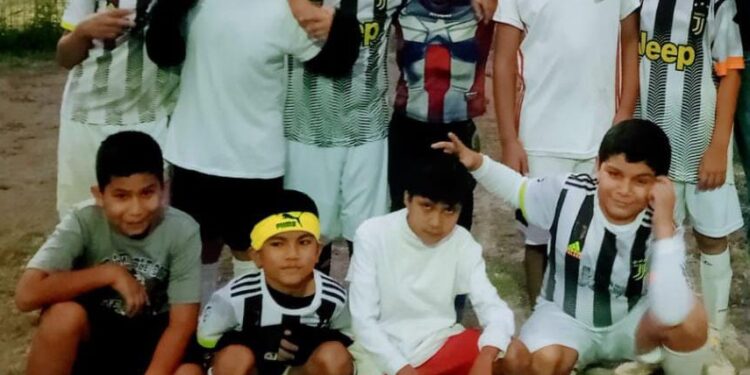 Contundente inicio de Leones Negros en Futbol Infantil Municipal