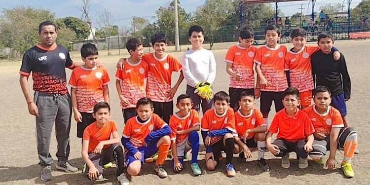 Contundente inicio de Leones Negros en Futbol Infantil Municipal