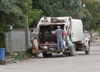 Advierten multas a quienes saquen basura en horas fuera de ruta en Victoria
