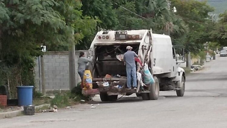 Advierten multas a quienes saquen basura en horas fuera de ruta en Victoria