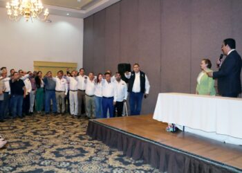 Alcalde Mario López toma protesta a nueva Asociación Estatal integrada por Ex a Tec
