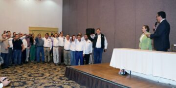Alcalde Mario López toma protesta a nueva Asociación Estatal integrada por Ex a Tec