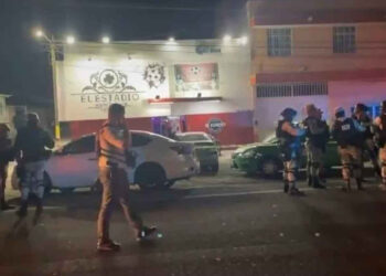 Grupo armado ejecuta a 9 en bar; hay 10 heridos