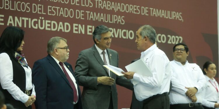 Dignifica Américo Villarreal sueldos de base trabajadora del Gobierno de Tamaulipas