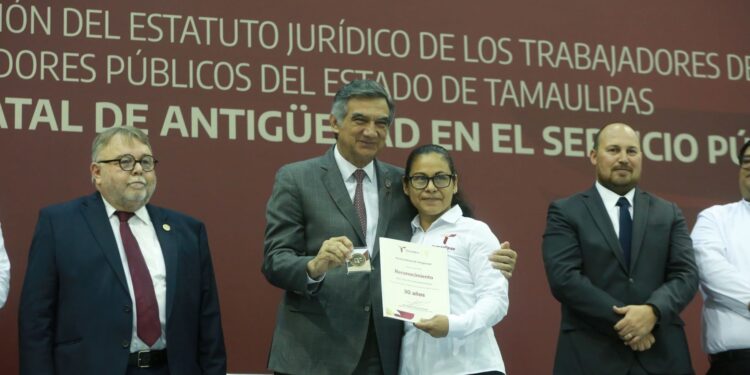 Dignifica Américo Villarreal sueldos de base trabajadora del Gobierno de Tamaulipas