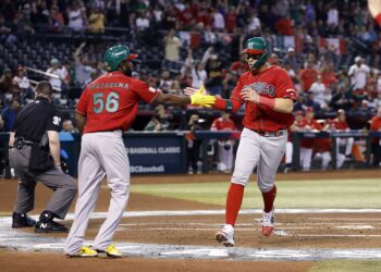 México gana 10-3 a Canadá en Mundial de Beisbol y avanza a cuartos 