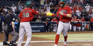 México gana 10-3 a Canadá en Mundial de Beisbol y avanza a cuartos 