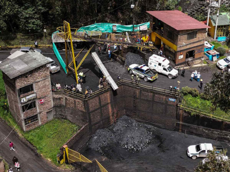 Suman 21 muertos tras derrumbe en mina de carbón en Colombia