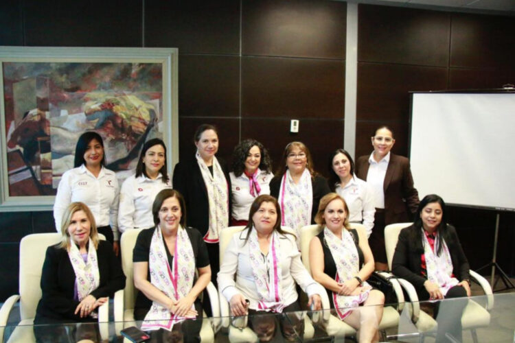 Más oportunidades de empleo para mujeres, coinciden Secretaria del Trabajo y AMPROVIC