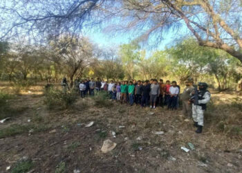 Rescatan a migrantes en medio del rio Bravo en la frontera de Tamaulipas