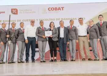 Premia SET a ganadores del concurso de escoltas y bandas de guerra del Cobat
