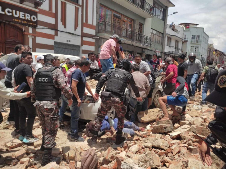 Sismo de magnitud 6.5 sacude las costas de Ecuador; hay cuatro muertos