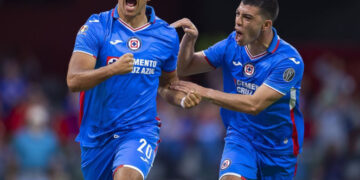 Cruz Azul vence 1-0 a San Luis con gol de penal en el Azteca