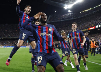 Barcelona se impone 2-1 a Real Madrid en agónico final