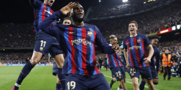 Barcelona se impone 2-1 a Real Madrid en agónico final