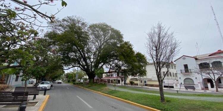 El frío matinal y puente de primavera, alejan del bullicio al Centro Histórico de Cd. Victoria