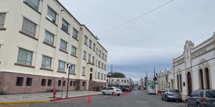 El frío matinal y puente de primavera, alejan del bullicio al Centro Histórico de Cd. Victoria