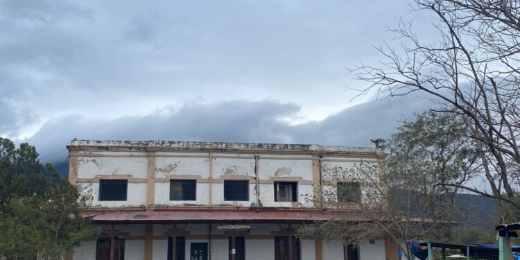 El frío matinal y puente de primavera, alejan del bullicio al Centro Histórico de Cd. Victoria