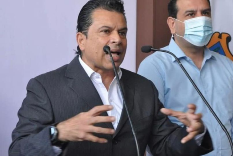 Que pague predial el PAN o se le embarga advierte Gattás