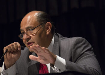 Propone legislador demócrata medida para legalización migratoria