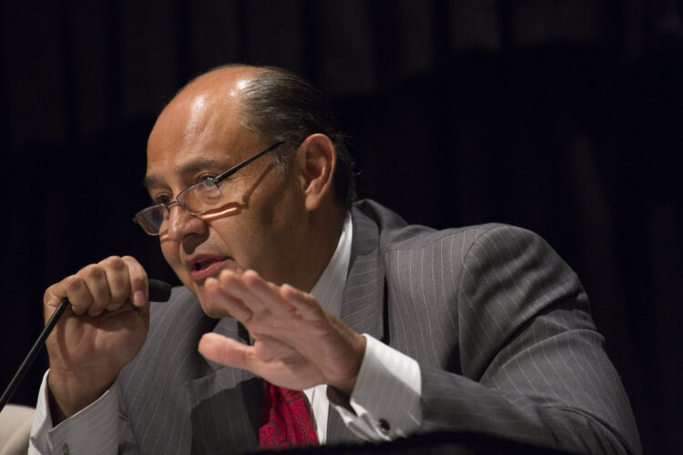 Propone legislador demócrata medida para legalización migratoria