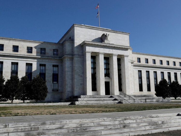 Reserva Federal de EU sube 0.25% sus tasas de interés pese a crisis bancaria