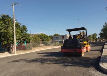 Realiza Obras Públicas trabajos de pavimentación asfáltica en calles de Padilla