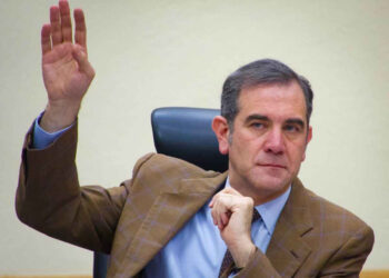 Ponen freno a plan B; Corte admite a trámite impugnación del INE