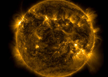 Colosal agujero solar provocará tormenta electromagnética este viernes