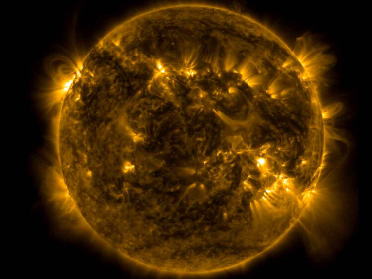 Colosal agujero solar provocará tormenta electromagnética este viernes