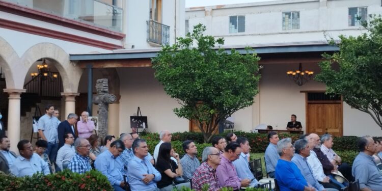 Presentan en la Pinacoteca de Tamaulipas el libro “Crónicas de un Caballero”