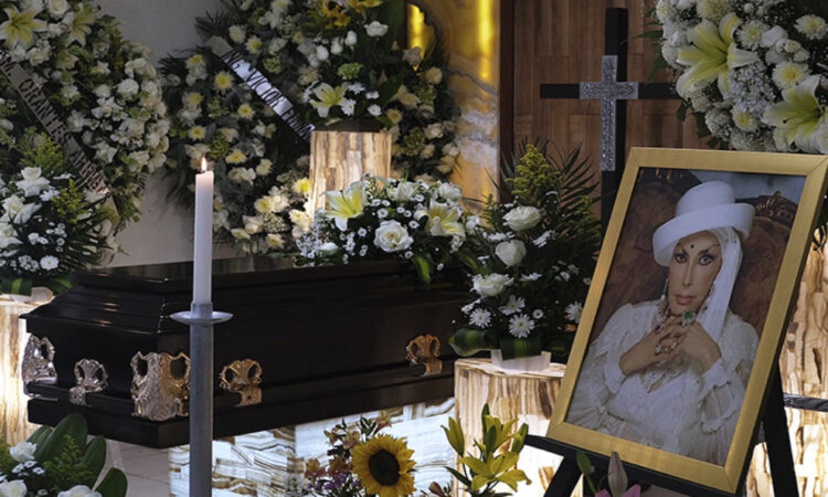 Familiares recuerdan a la actriz mexicana Irma Serrano tras su muerte