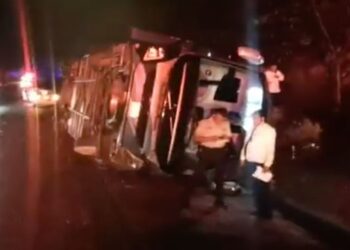 Doce heridos al volcar autobús en carretera Victoria-San Luis Potosí