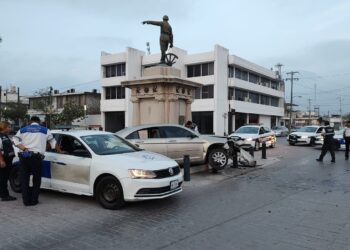 Evalúan daños en monumento a Pedro José Méndez, para que pague conductora que estrelló auto