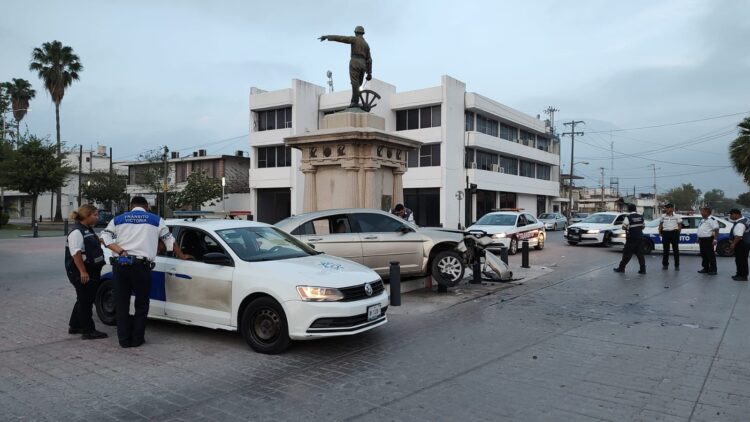 Evalúan daños en monumento a Pedro José Méndez, para que pague conductora que estrelló auto