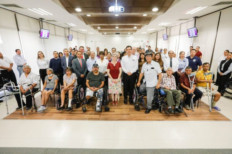 Capacita DIF a personal en armado y entrega de 400 aparatos funcionales