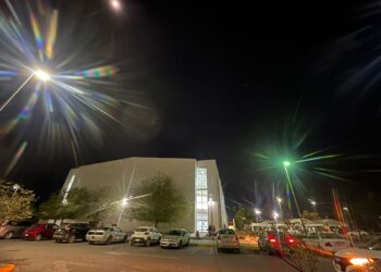 Mejoran la iluminación del Polideportivo “Ing. Américo Villarreal Guerra”