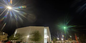 Mejoran la iluminación del Polideportivo “Ing. Américo Villarreal Guerra”