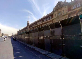 Amurallan Palacio Nacional previo a manifestaciones del 8M