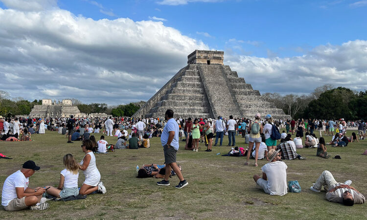 El descenso de Kukulkan en Chichén Itzá, fenómeno astronómico de la primavera