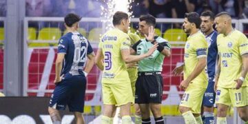 El campeón Pachuca golea 3-0 al América en el Estadio Azteca